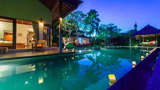 Villa Paloma Swimming pool 1
