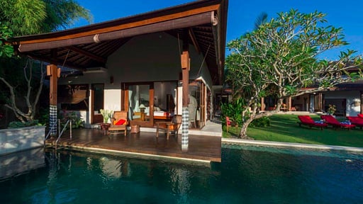 Villa Paloma Swimming pool 1