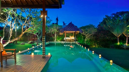 Villa Paloma Swimming pool 1