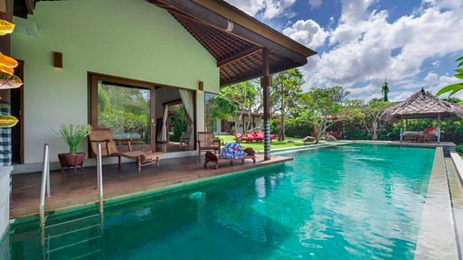 Villa Paloma Swimming pool 1