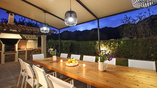 Villa Papa Dining area