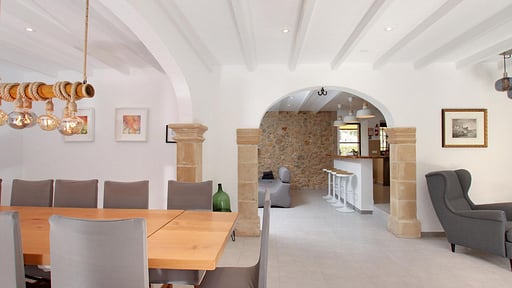 Villa Papa Dining area