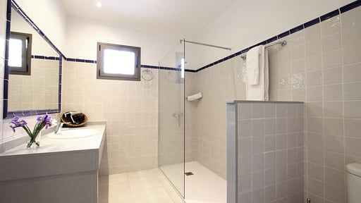 Villa Papa Bedroom 1