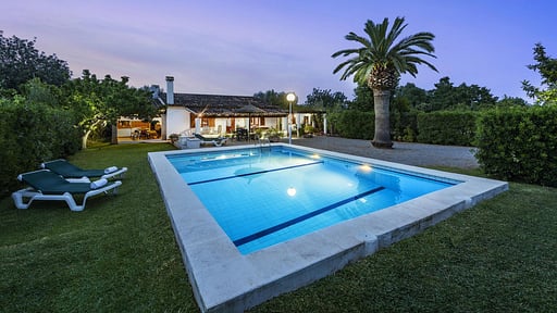 Villa Paparri Schwimmbad