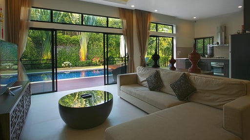 Villa Paradise Layan Living room