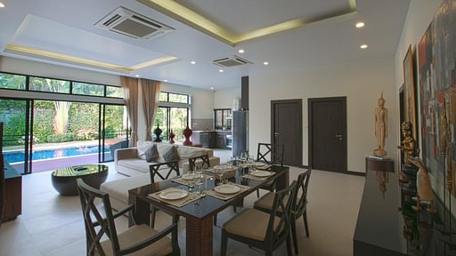 Villa Paradise Layan Dining area