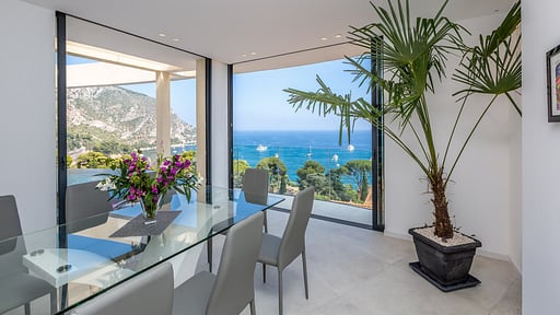 Villa Paradise Dining area