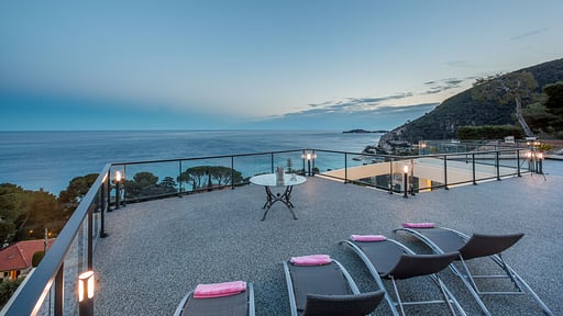 Villa Paradise Rooftop lounge