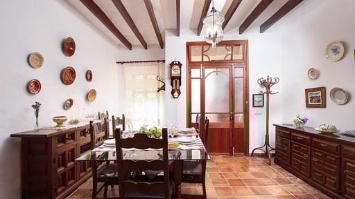Villa Parchment Dining area