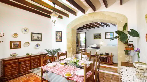 Villa Parchment Dining area