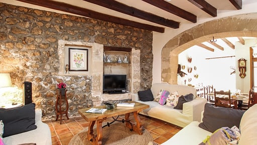 Villa Parchment Living room