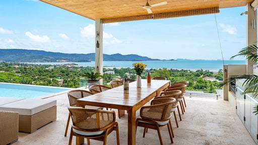 Villa Parichart Dining area