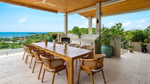 Villa Parichart Dining area