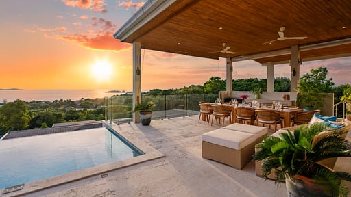 Villa Parichart Swimming pool