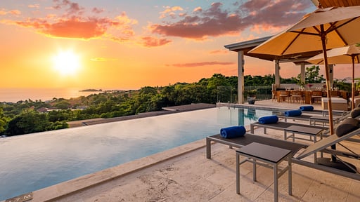 Villa Parichart Swimming pool