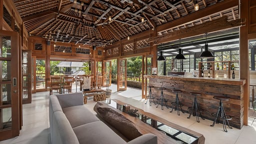 Villa Paripadi Bar