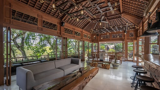 Villa Paripadi Bar