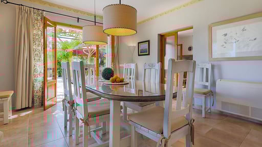 Villa Parra Dining area