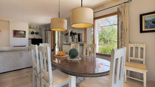 Villa Parra Dining area