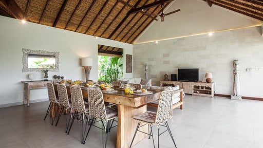 Villa Pascaline Dining area