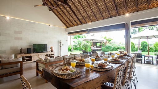 Villa Pascaline Dining area
