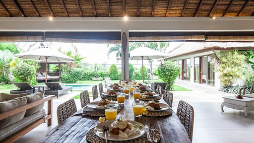 Villa Pascaline Dining area