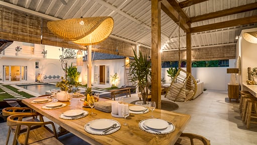 Villa Passion Seminyak Dining area