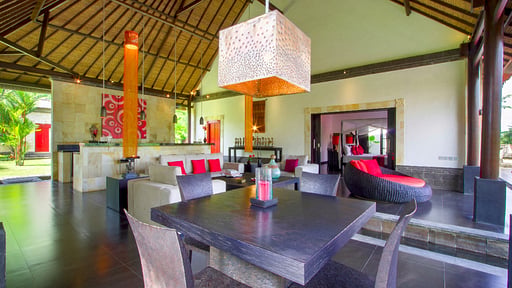 Villa Passion Dining area