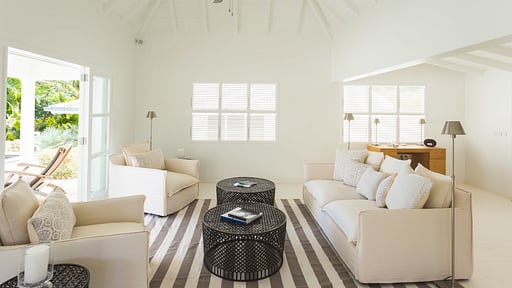 Villa Pastels Living room