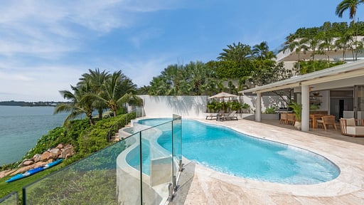 Villa Peace Бассейн