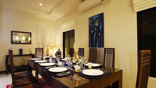 Villa Pearl Dining area