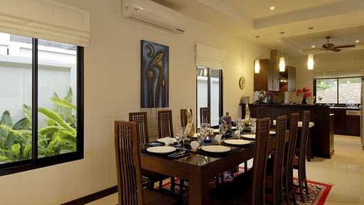 Villa Pearl Dining area