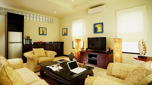 Villa Pearl Media room