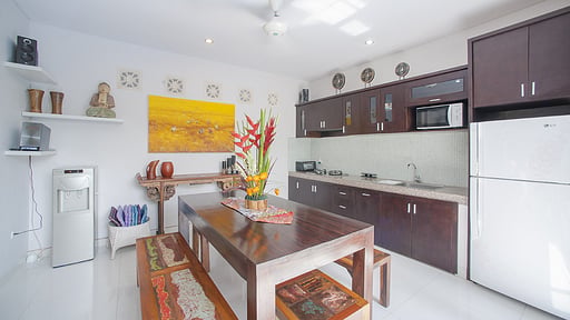 Villa Penelopy Dua Dining area