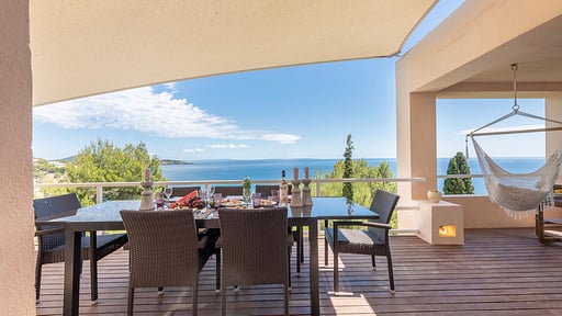 Villa Perla Dining area