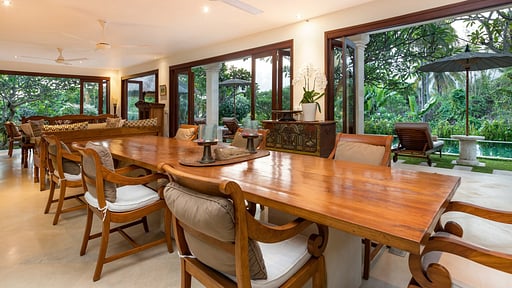 Villa Perle Dining area