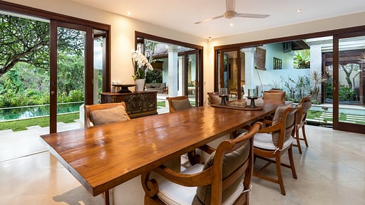 Villa Perle Dining area