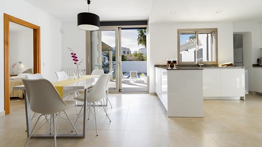 Holland Dining area 1