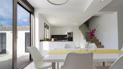 Holland Dining area 1