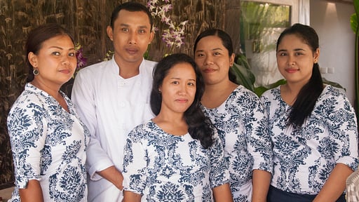 Villa Phinisi Villa staff