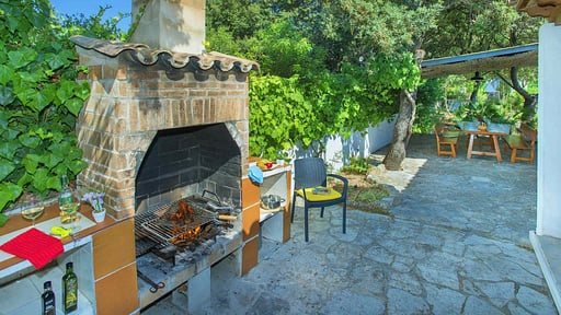 Villa Pi Tort BBQ equipment