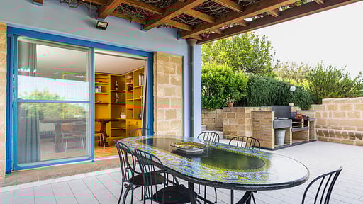Villa Pigna Blue Dining area