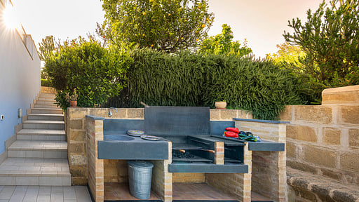 Villa Pigna Blue BBQ equipment