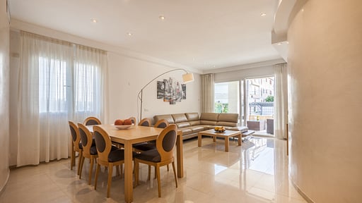 Villa Pinaret Dining area