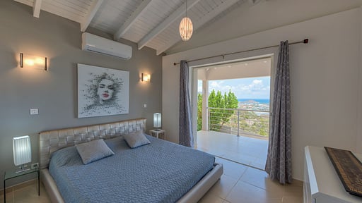 Villa Pinel Bedroom 1