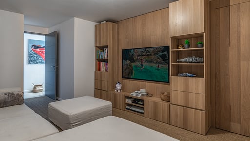 Villa Pink Flamingo Media room