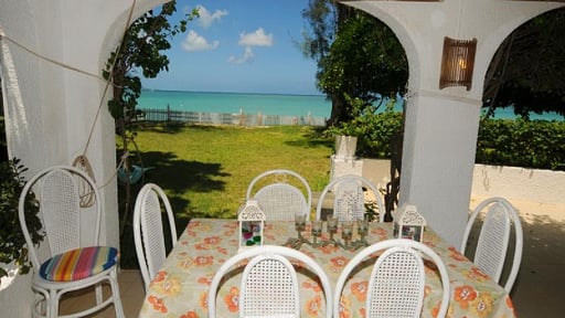 Villa Plage Dining area