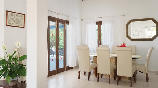 Villa Playa Dining area