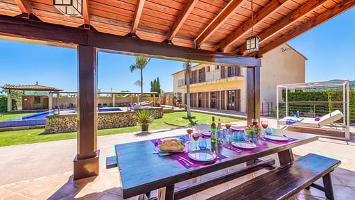 Villa Pletessa Nova Обеденная зона