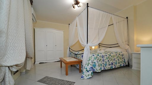 Villa Podere Dei Poeti Bedroom 1